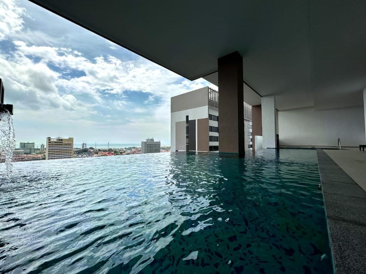The Apple Premier Condo Three Bedroom In Melaka Extérieur photo