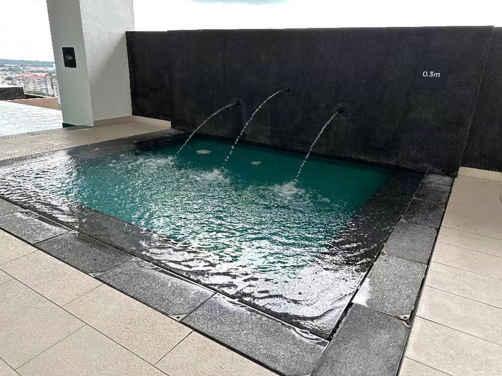 The Apple Premier Condo Three Bedroom In Melaka Extérieur photo