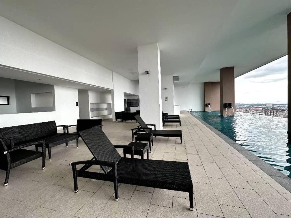 The Apple Premier Condo Three Bedroom In Melaka Extérieur photo