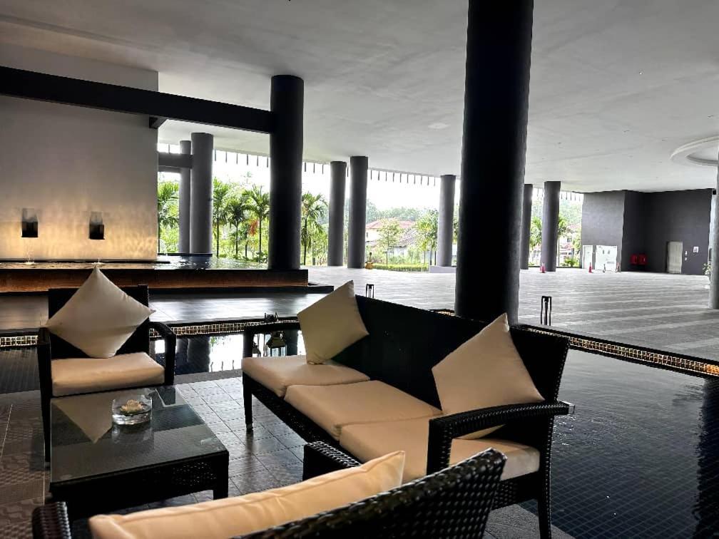 The Apple Premier Condo Three Bedroom In Melaka Extérieur photo